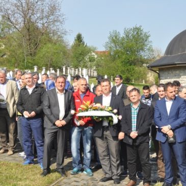 Obilaskom centralnog Šehidskog mezarja u Ključu obilježen Dan Armije R BiH