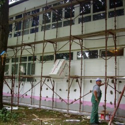 Započeto postavljanje termoizolacione fasade na objektu tehničke škole u Ključu