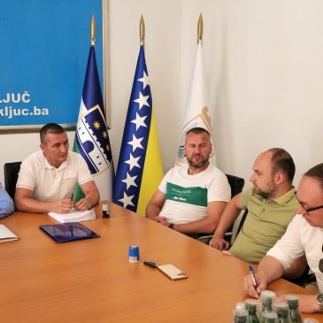 Nova ulaganja u infrastrukturu: Potpisani ugovori za uređenje lokalnih puteva i realizaciju više kapitalnih projekata